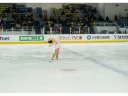 氷上で演技するスケーター