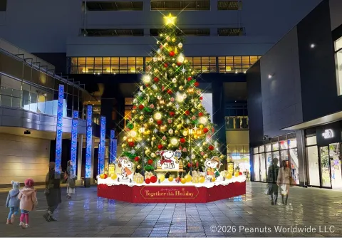 グランベリーパーク 高さ約8mのクリスマスツリー