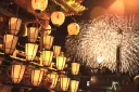 秩父夜祭の参考写真：屋台と花火