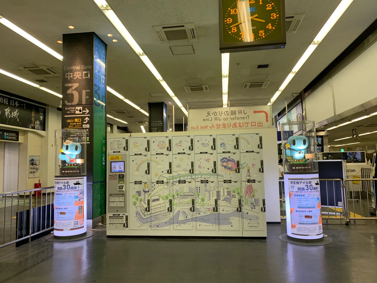 Bank of modern electronic touchscreen coin lockers and Suica terminal at a Tokyo transit hub