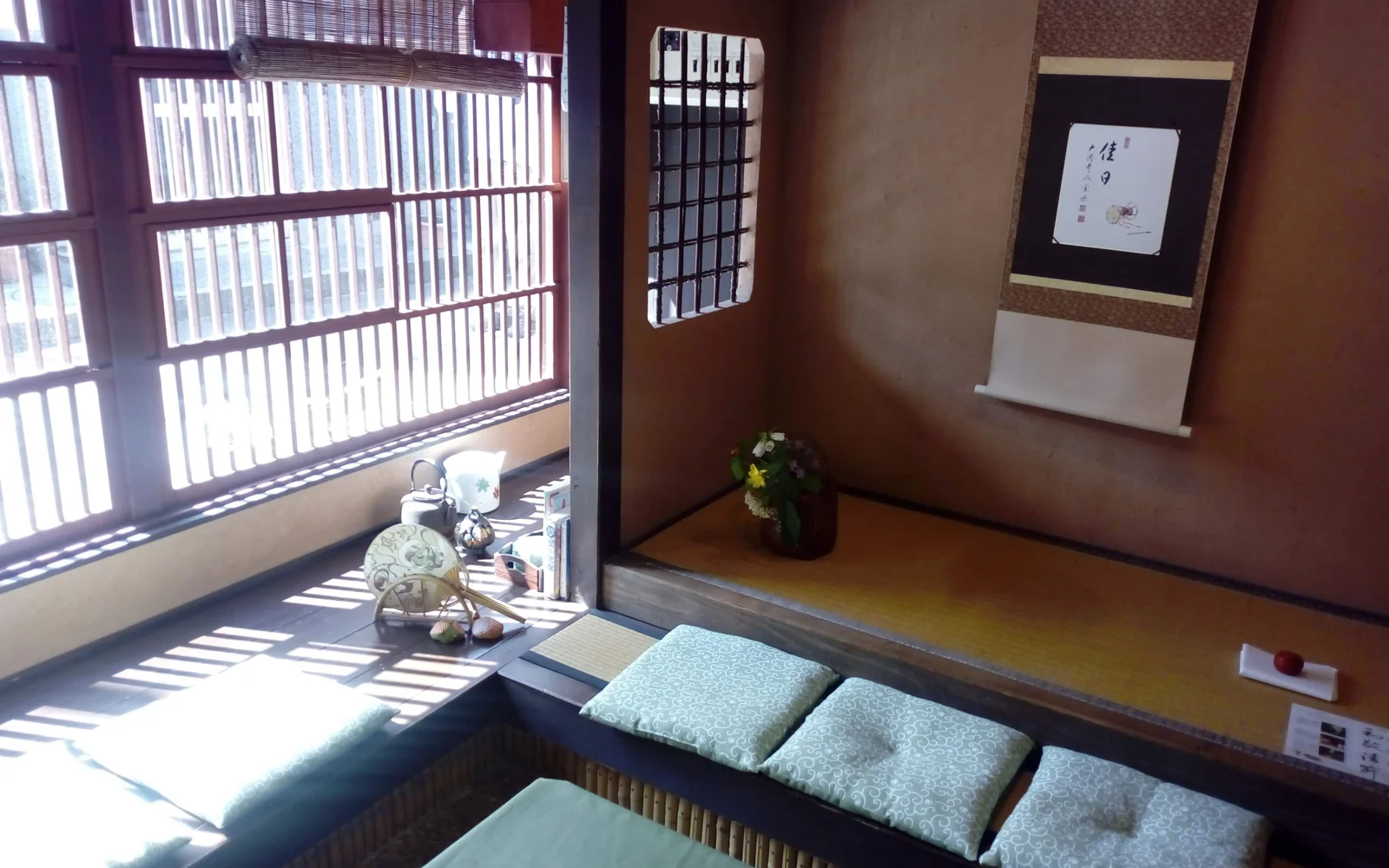 Minimalist Japanese tearoom chashitsu interior featuring tatami flooring and serene tokonoma alcove